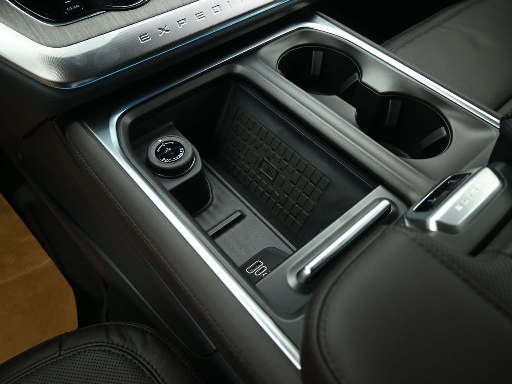 New 2025 Ford Expedition Platinum w/ Platinum Ultimate Package image 16
