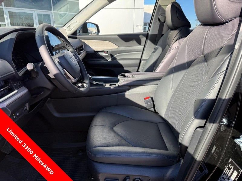 Used 2026 Toyota Grand Highlander Limited image 17