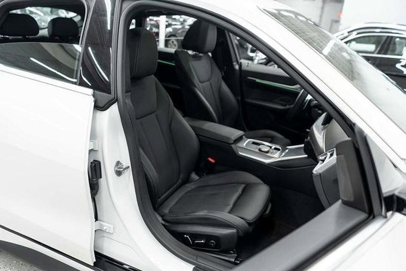 Used 2025 BMW 430i xDrive w/ Premium Package image 11