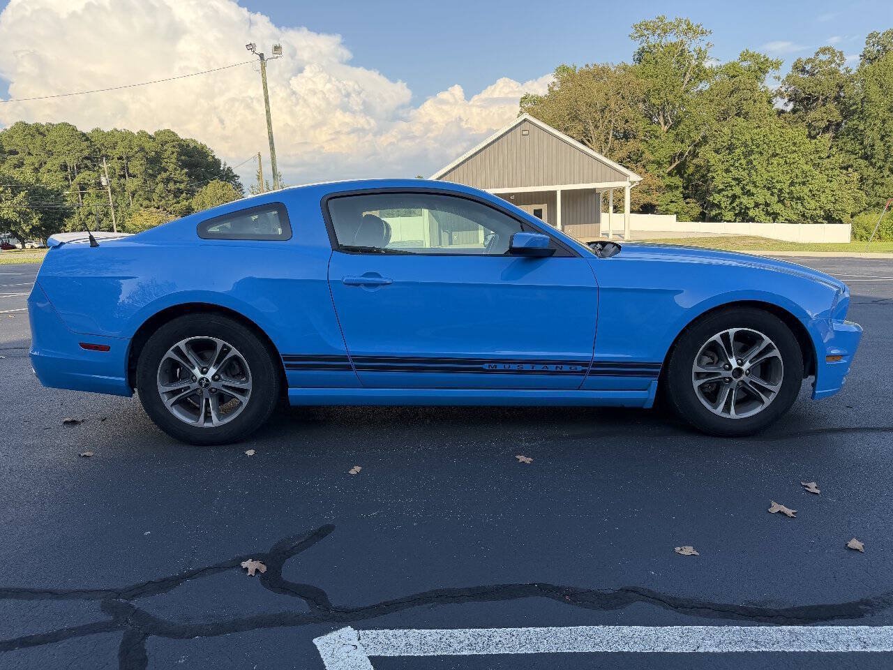 Used 2014 Ford Mustang Premium RWD image 9