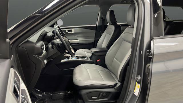 Used 2021 Ford Explorer XLT w/ XLT Sport Appearance Package image 9