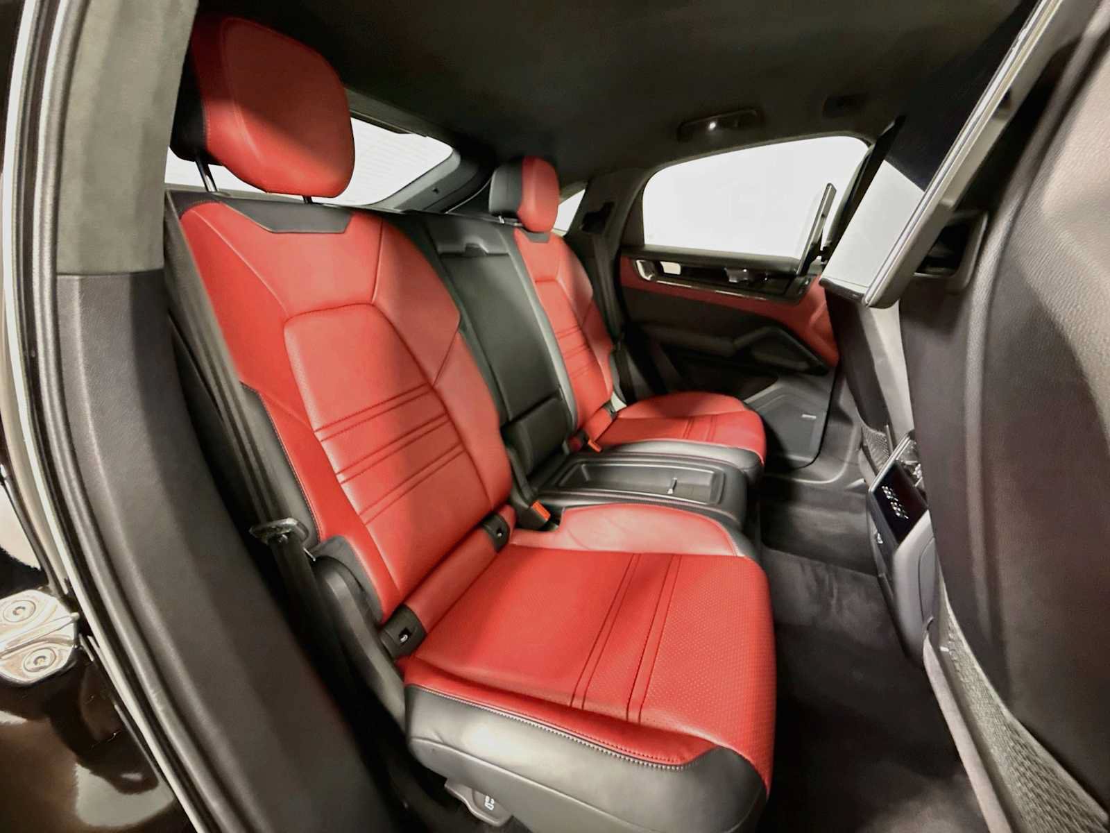 Certified 2024 Porsche Cayenne Turbo GT AWD/4WD image 28