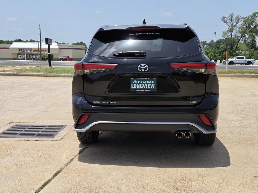 Used 2022 Toyota Highlander XSE FWD image 5