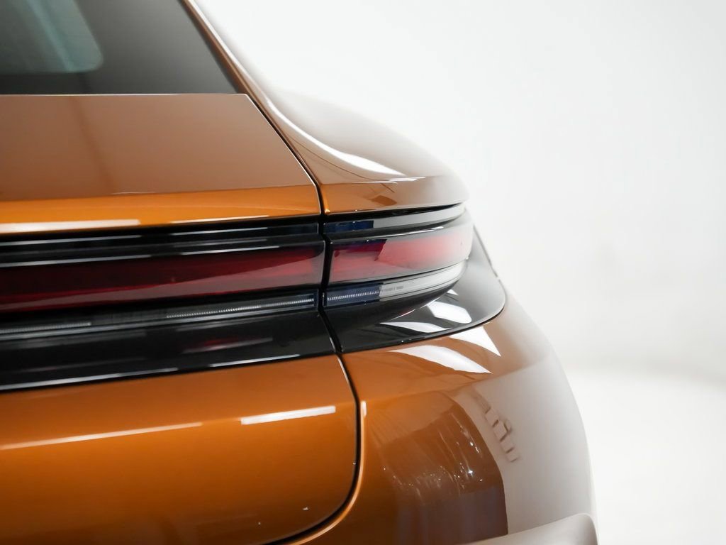 Used 2025 Porsche Panamera 4 image 10