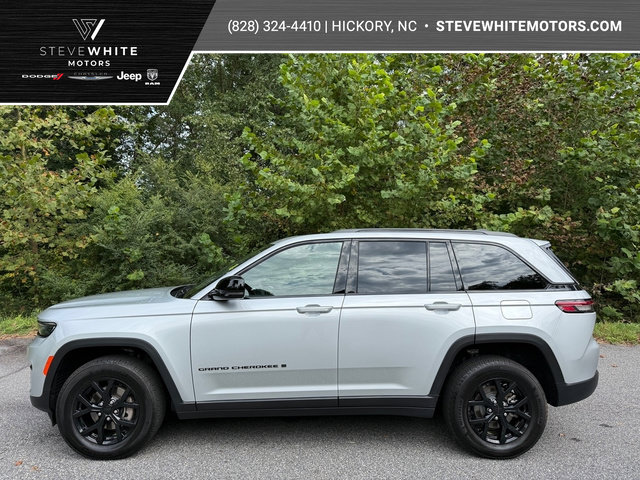 Used 2025 Jeep Grand Cherokee Altitude AWD/4WD image 1