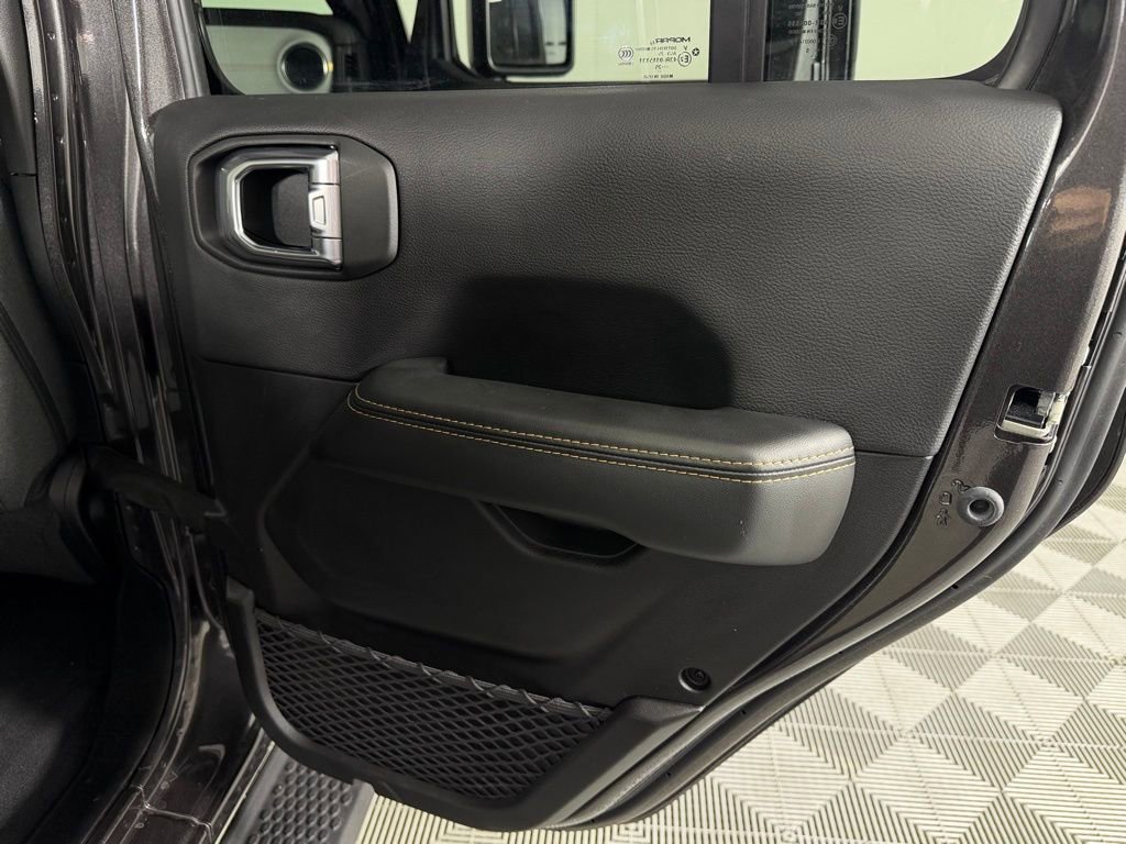 Used 2025 Jeep Wrangler Unlimited Sahara image 25