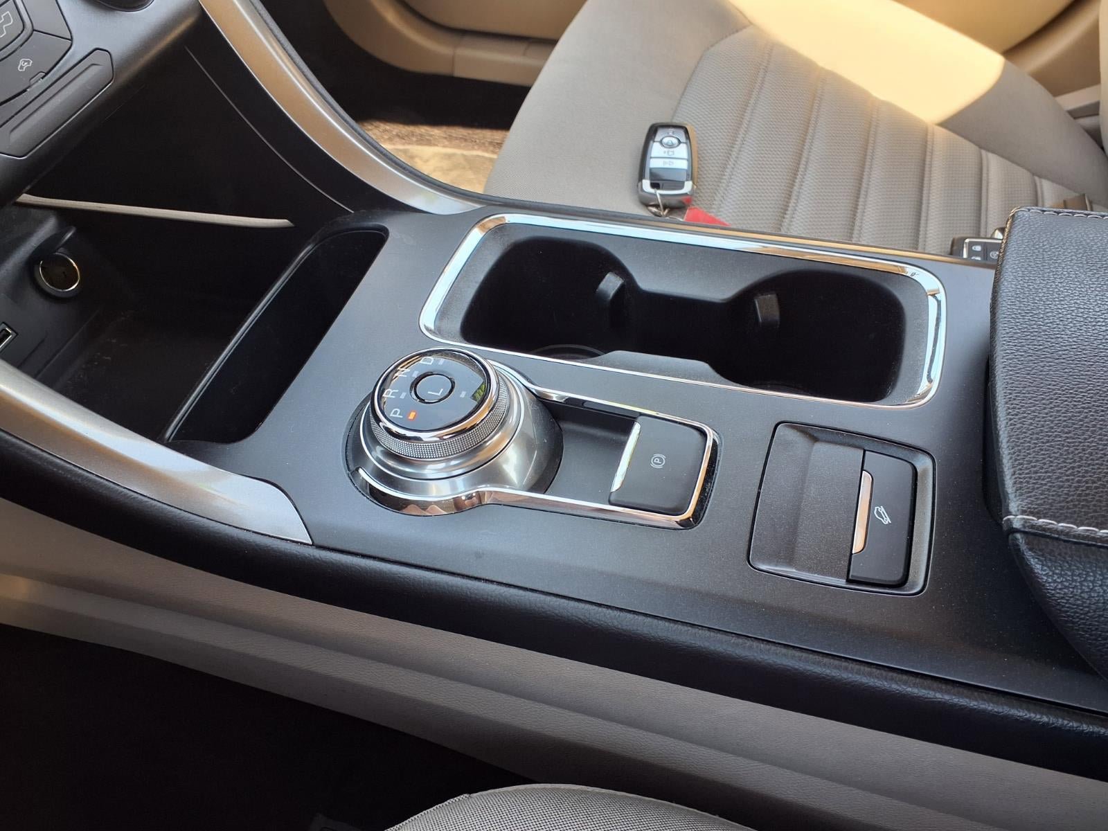 Used 2017 Ford Fusion SE FWD image 9
