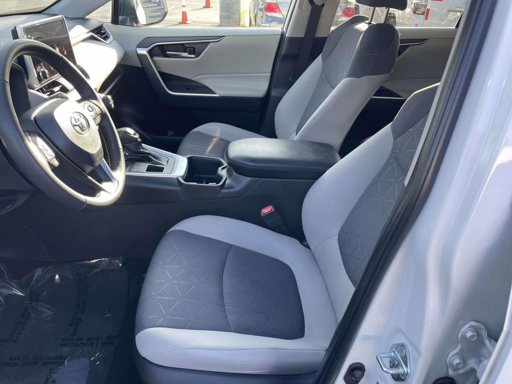 Used 2024 Toyota RAV4 XLE w/ Convenience Package image 29