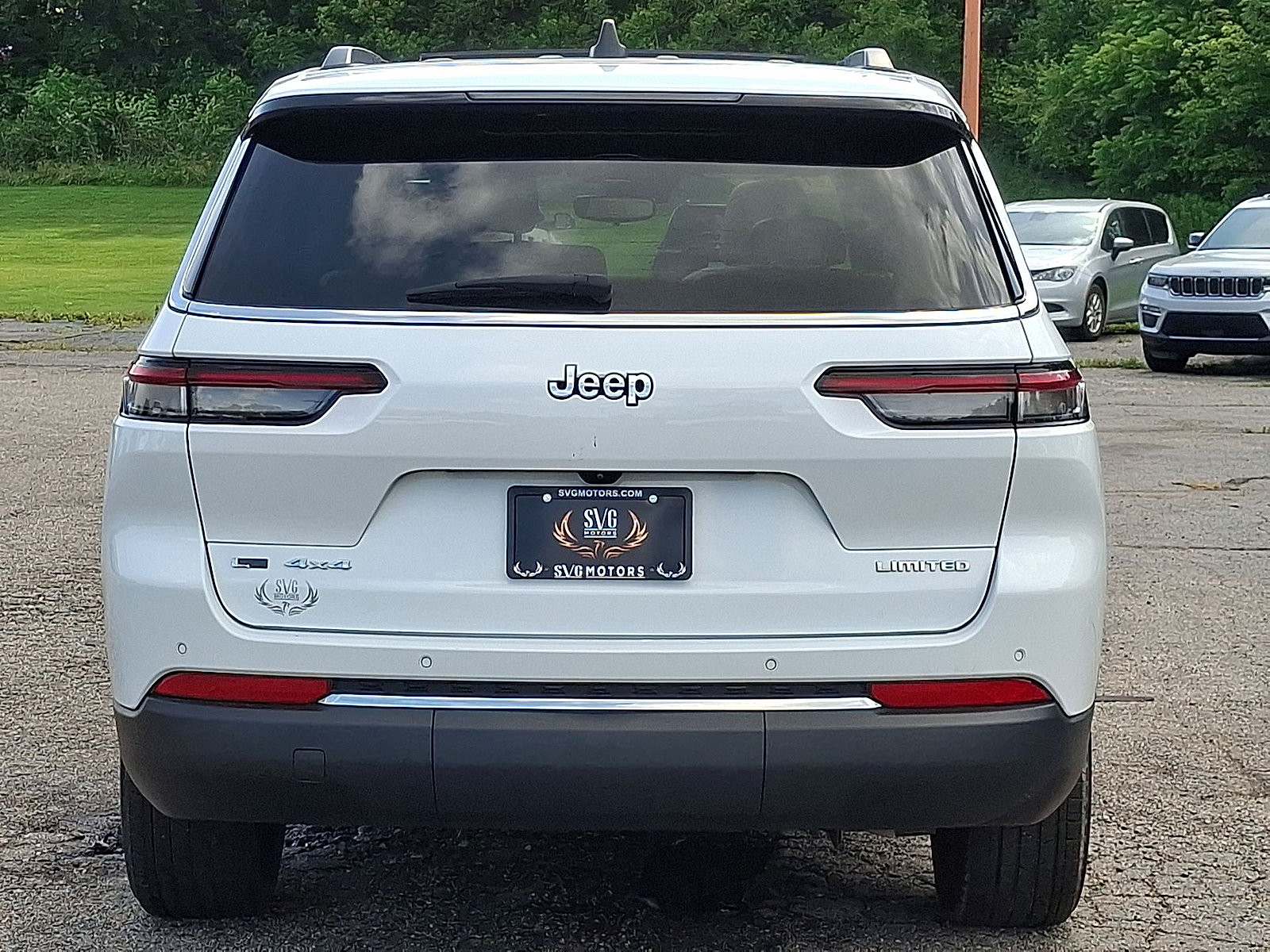 Used 2023 Jeep Grand Cherokee L Limited AWD/4WD image 23