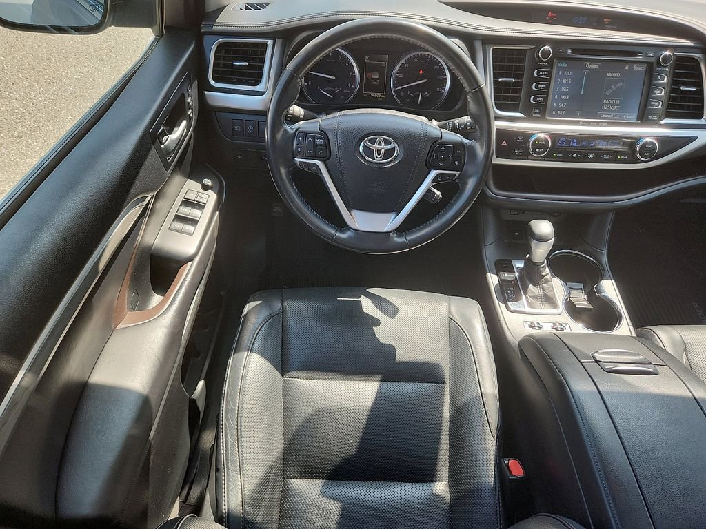 Used 2017 Toyota Highlander Limited AWD/4WD image 8