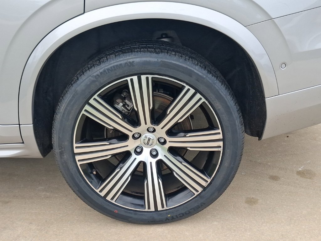 Used 2024 Volvo XC90 B5 Plus w/ Protection Package Premier AWD/4WD image 4