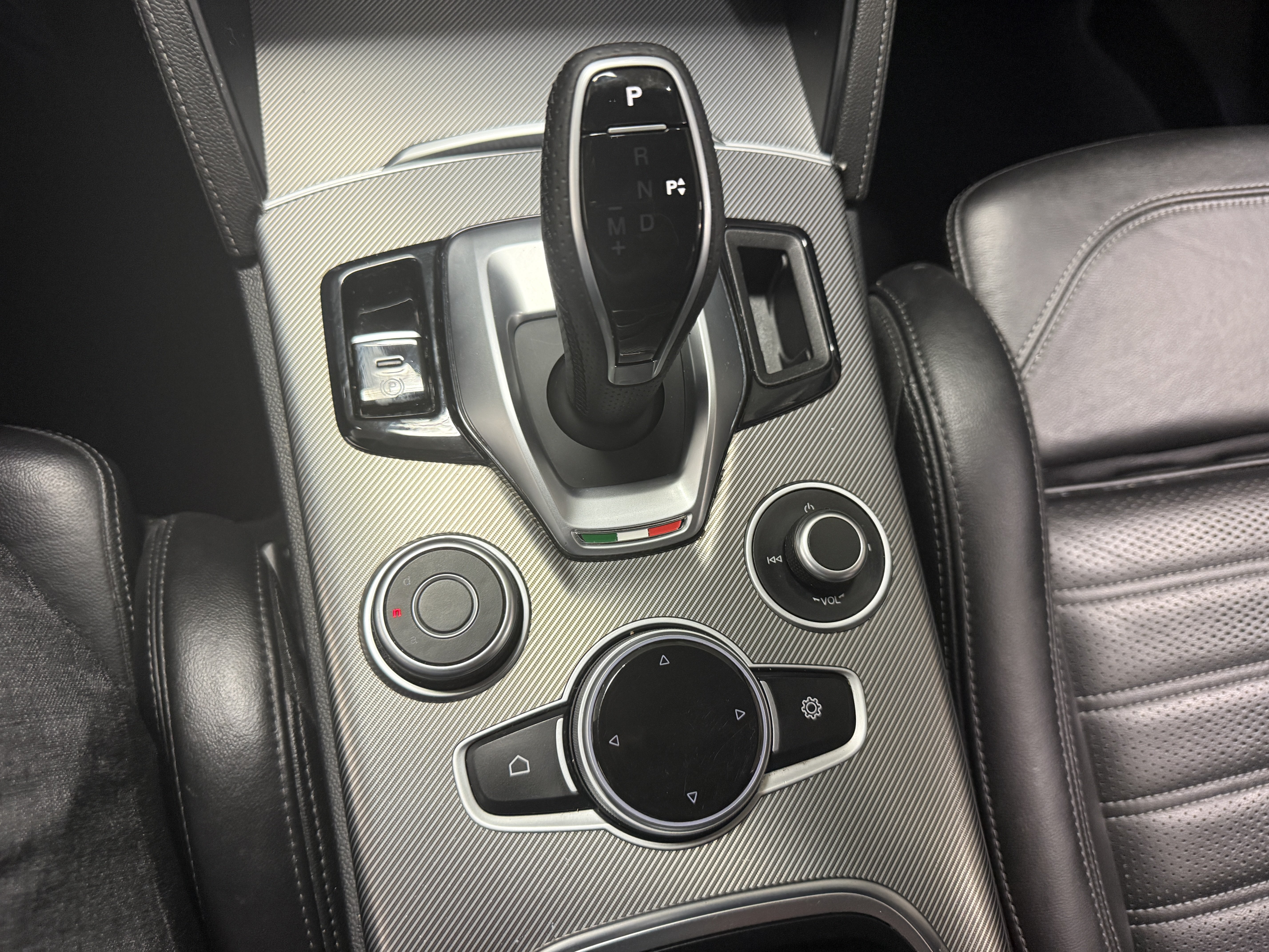 Certified 2023 Alfa Romeo Stelvio Veloce AWD/4WD image 21