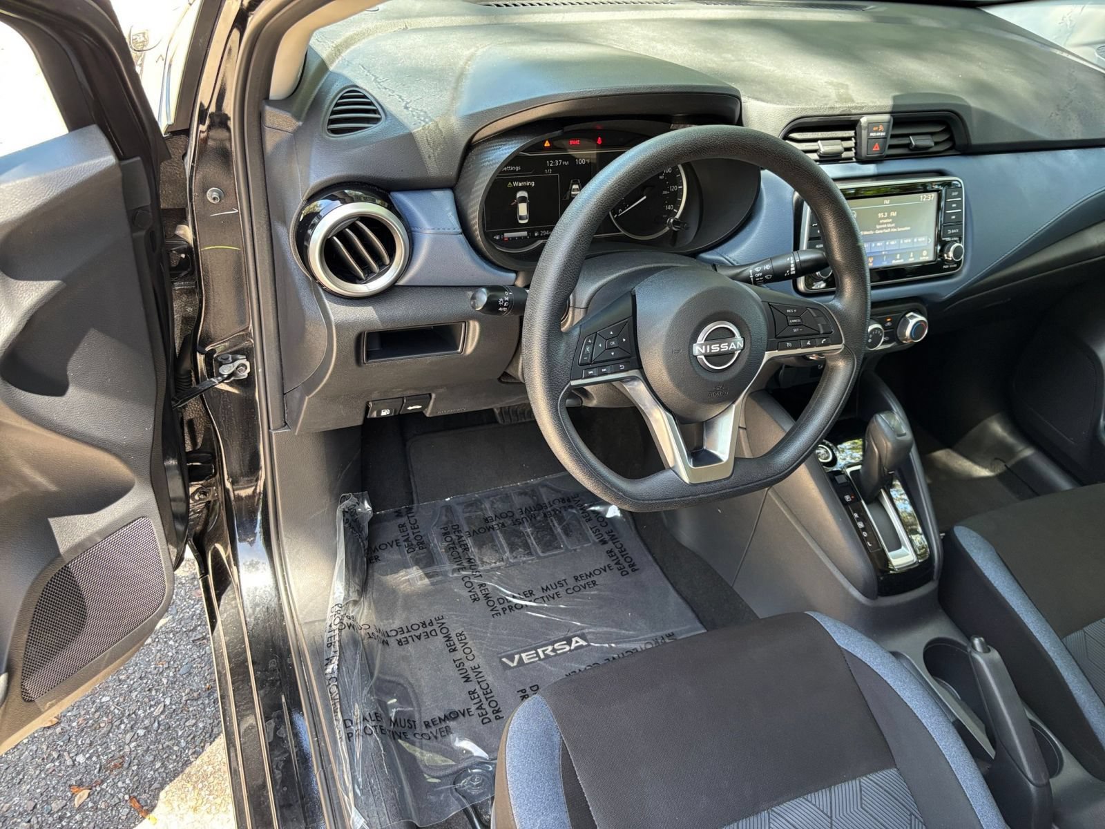Used 2025 Nissan Versa SV FWD image 31