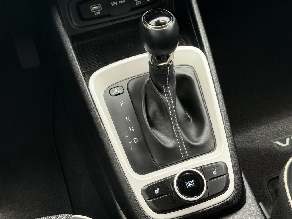 Used 2024 Hyundai Venue Limited FWD image 24