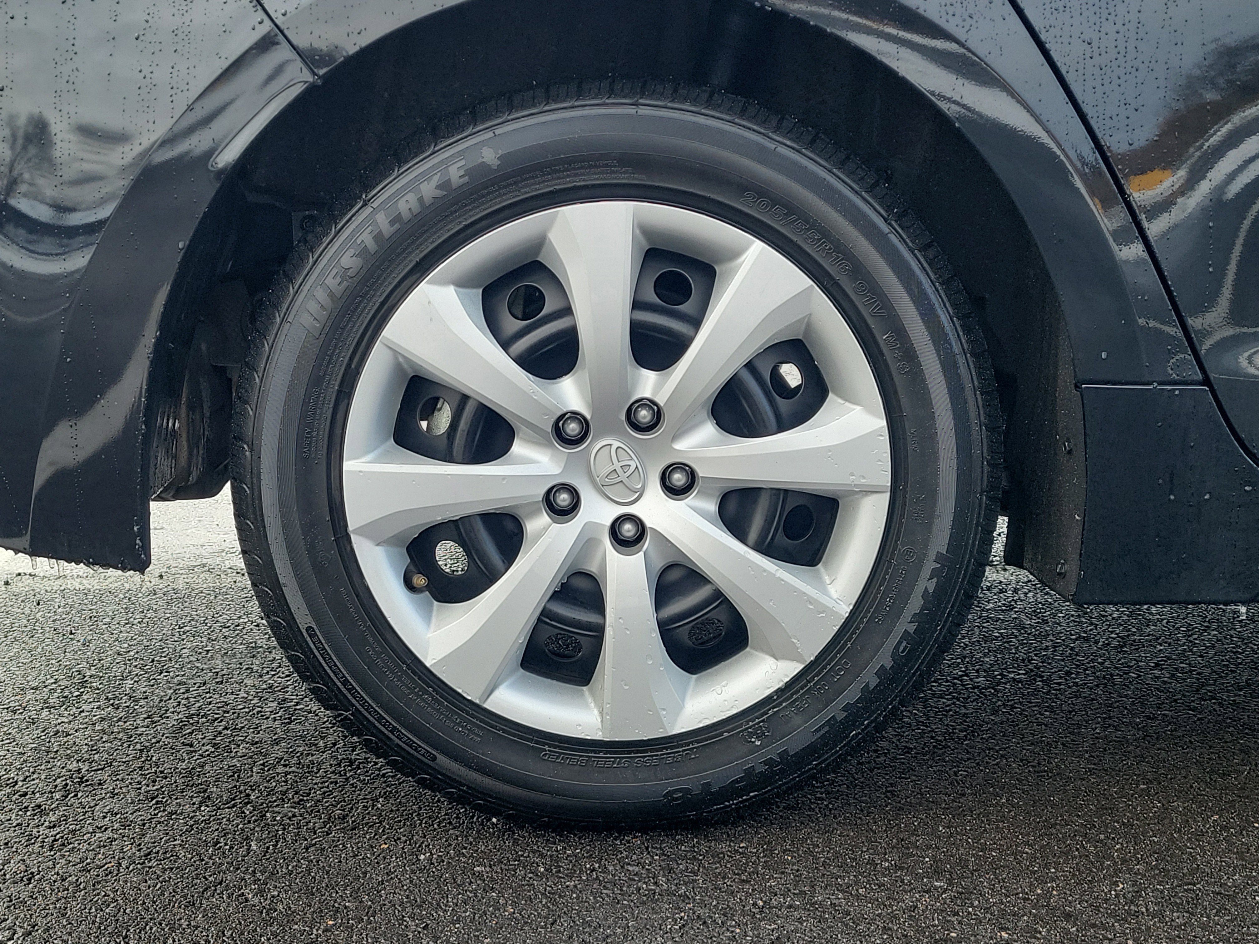 Used 2024 Toyota Corolla LE image 5