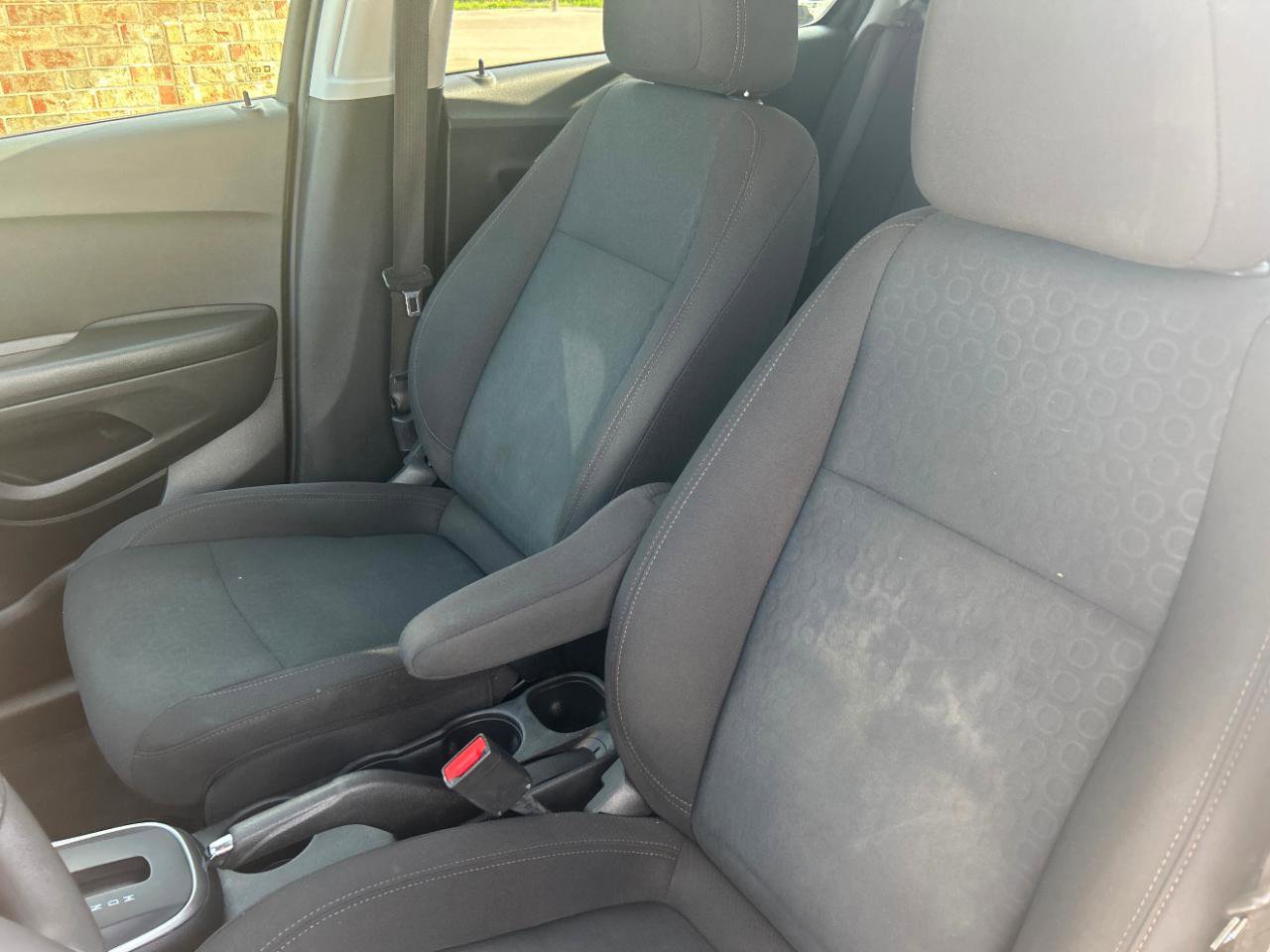 Used 2022 Chevrolet Trax LS w/ Tint and Cruise Package AWD/4WD image 19