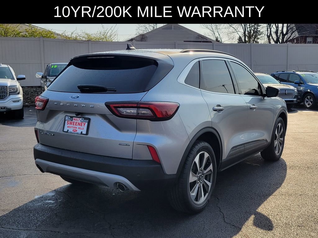 Used 2023 Ford Escape Platinum image 4