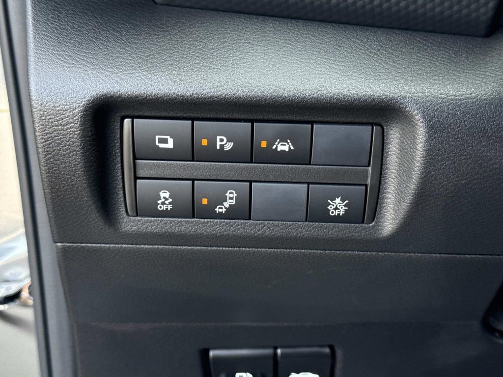 Certified 2025 Nissan Kicks Play S image 32