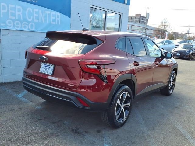 Certified 2024 Chevrolet Trax RS w/ Driver Confidence Package image 5