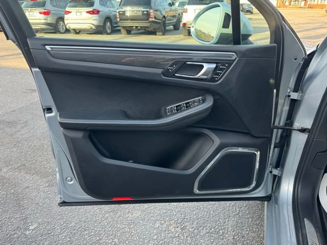 Used 2015 Porsche Macan Turbo image 17