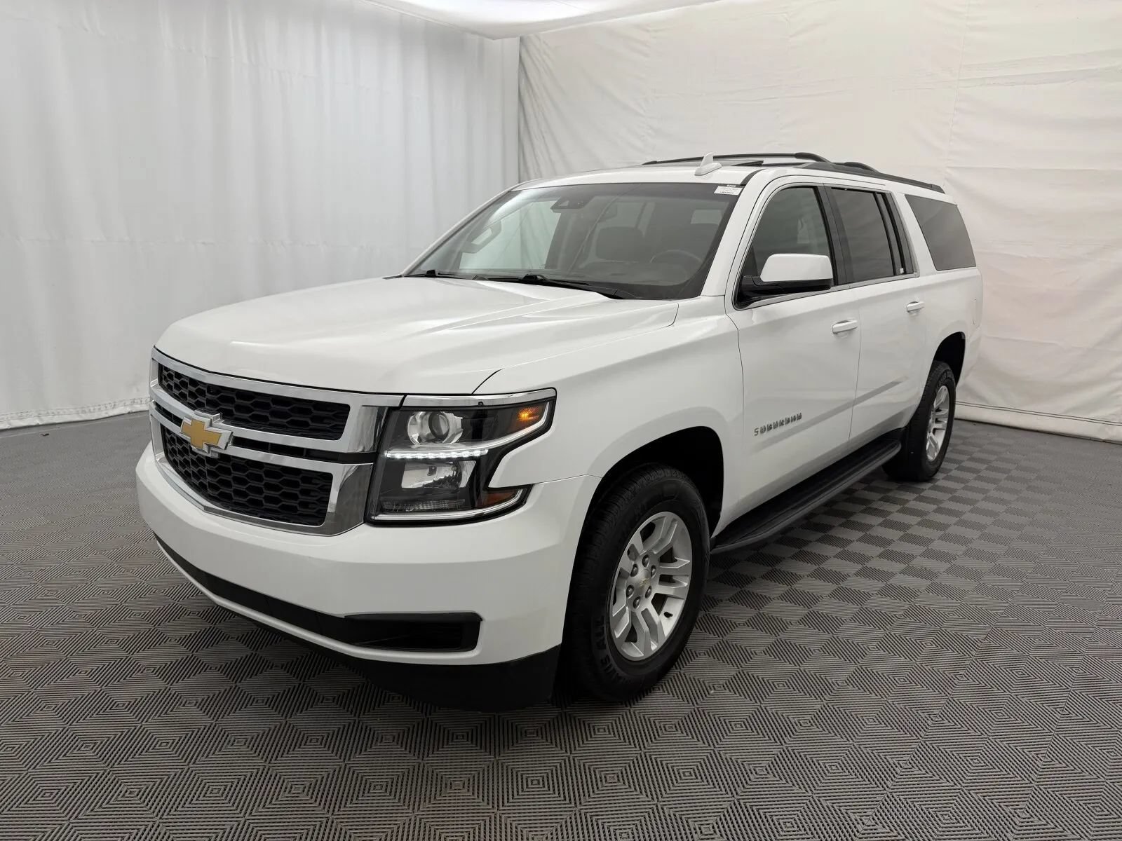 Used 2018 Chevrolet Suburban LT AWD/4WD image 2