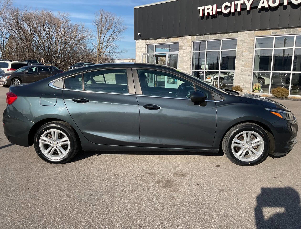 Used 2017 Chevrolet Cruze LT FWD image 9