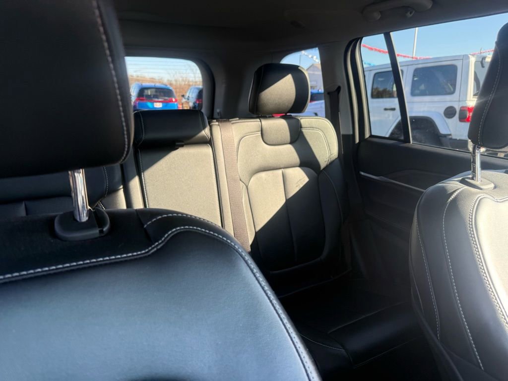 Used 2023 Jeep Grand Cherokee Limited image 13