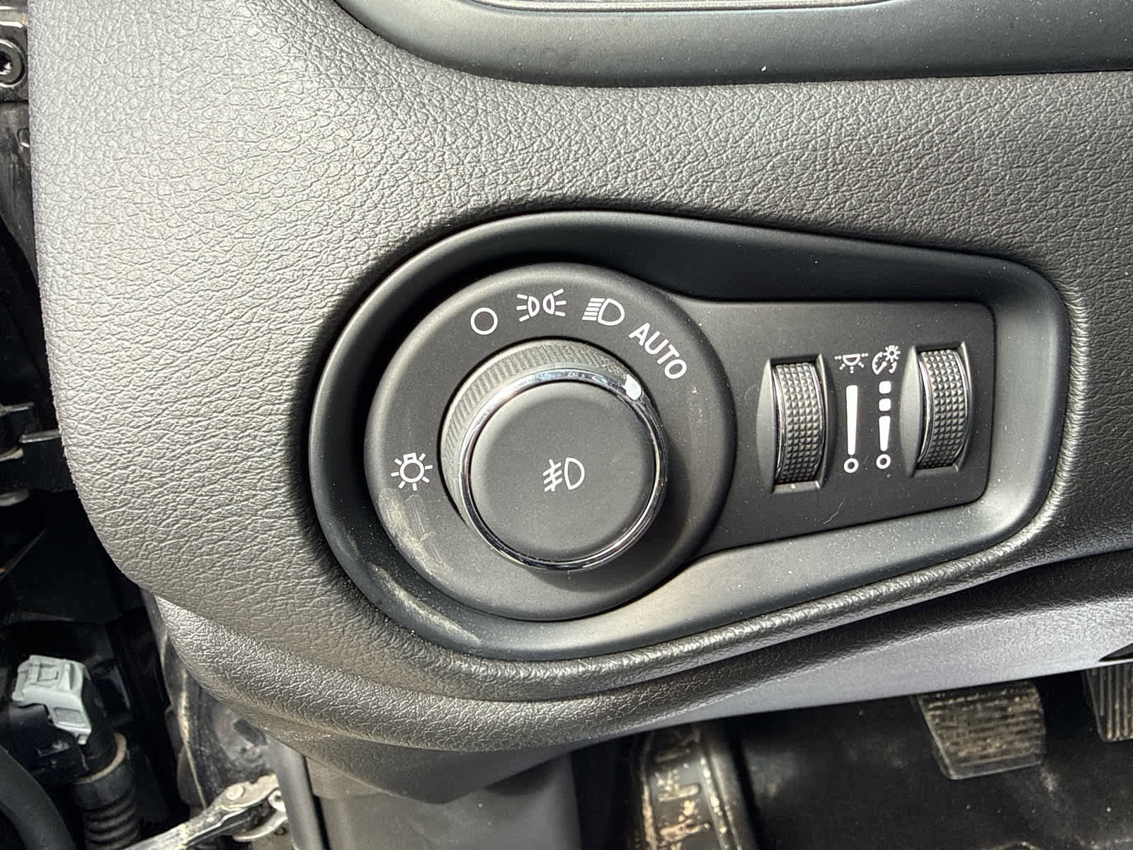 Used 2022 Jeep Renegade Latitude w/ Convenience Group image 11