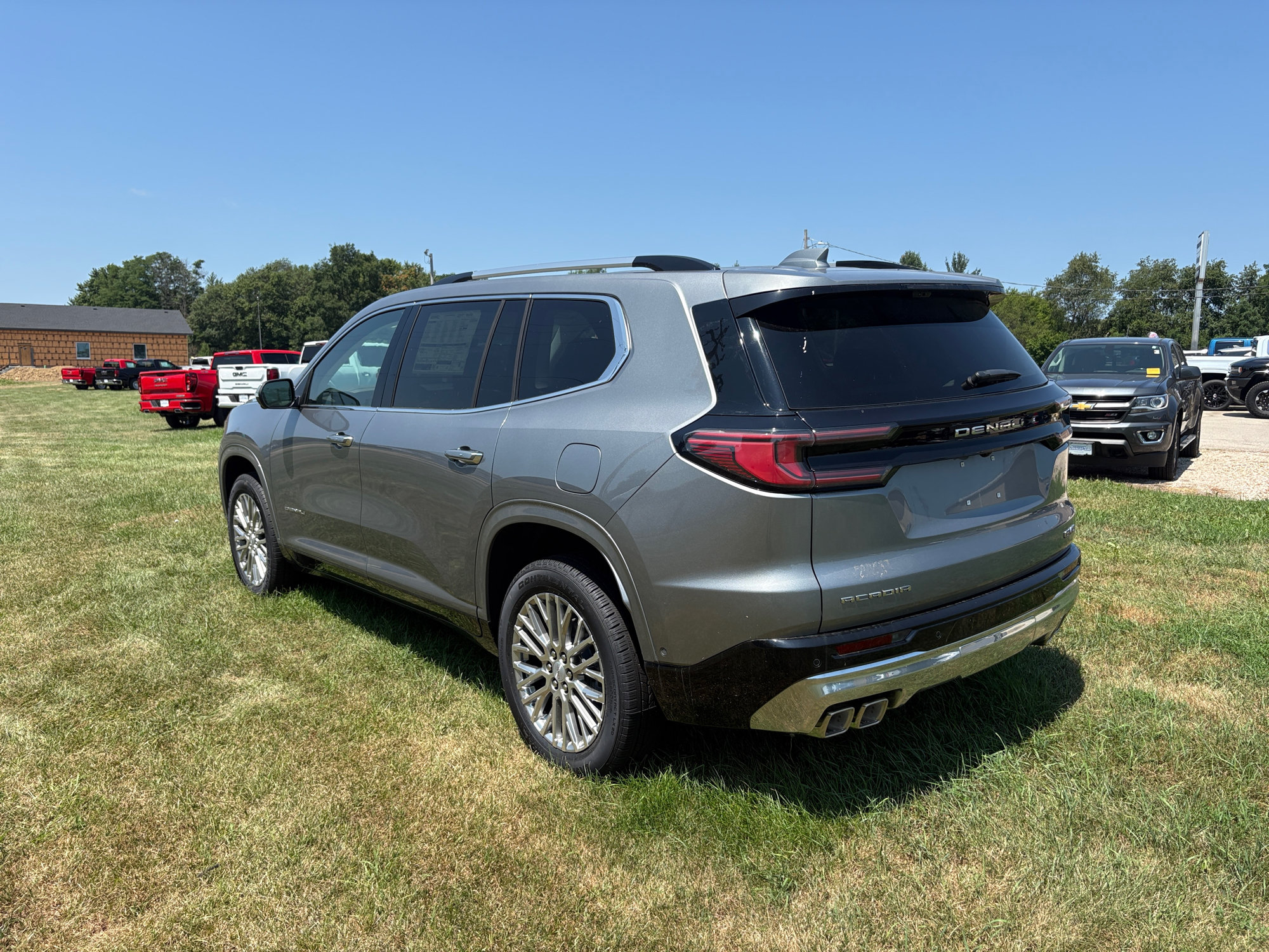 New 2026 GMC Acadia Denali w/ Super Cruise Package FWD image 3