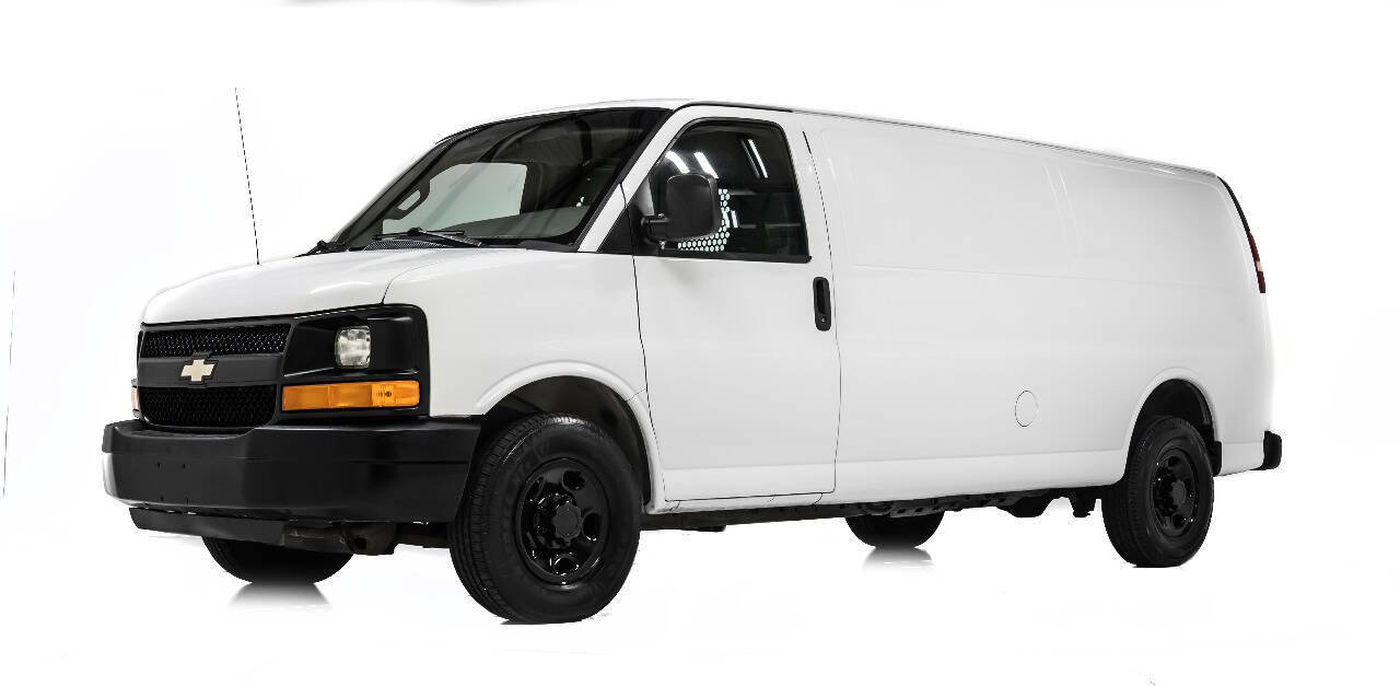 Used 2017 Chevrolet Express 2500 Extended image 2