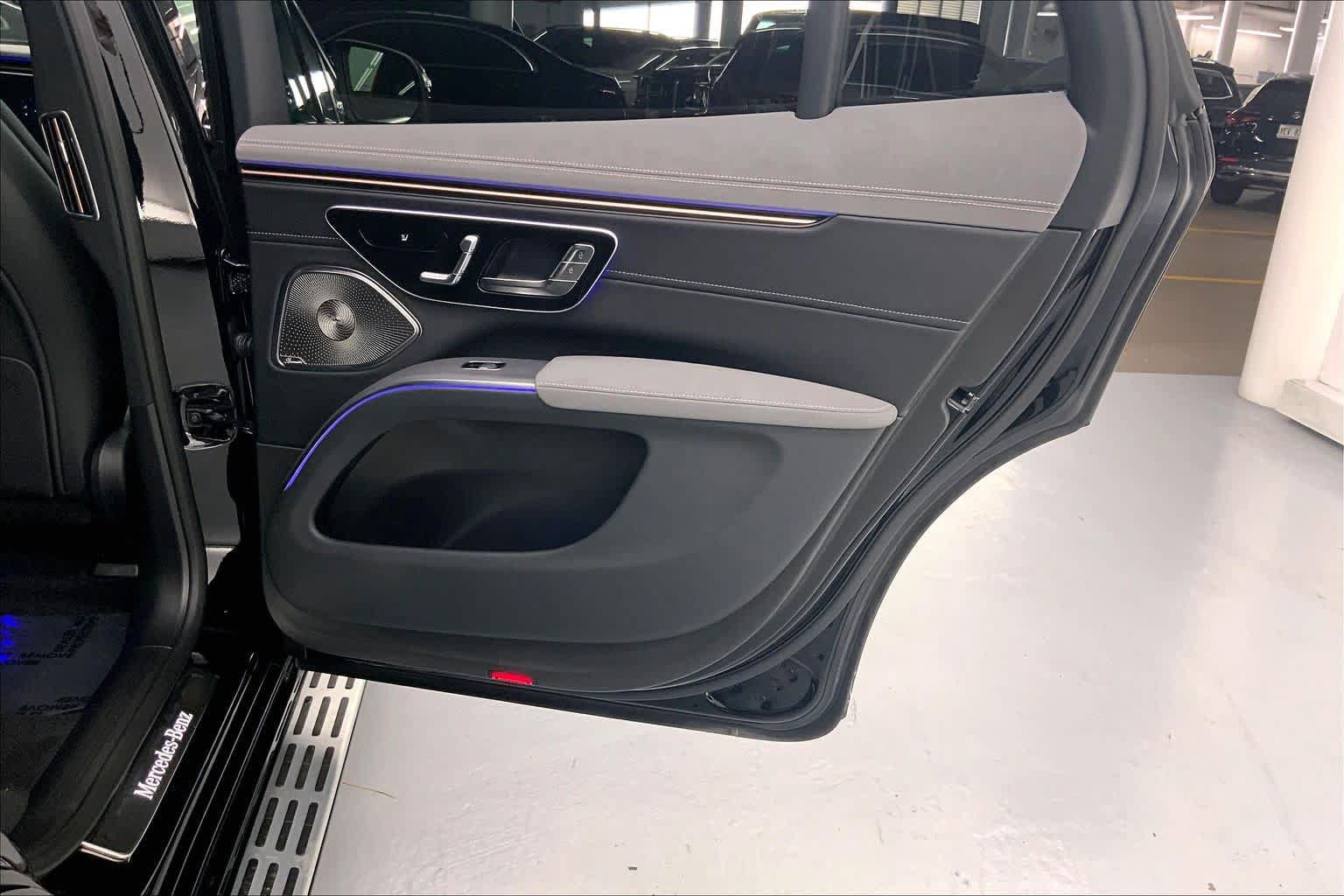 New 2027 Mercedes-Benz EQS 400 4MATIC SUV image 12