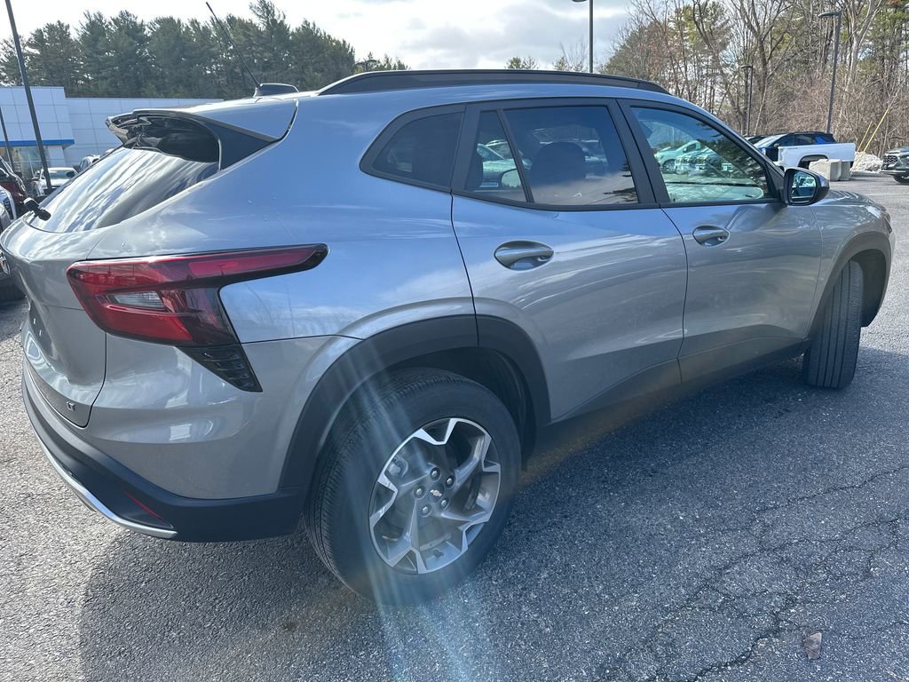 Used 2024 Chevrolet Trax LT w/ Driver Confidence Package image 5