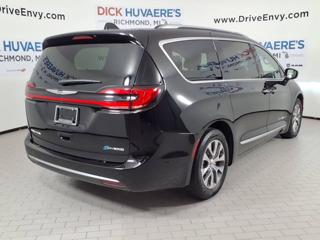 Used 2024 Chrysler Pacifica Pinnacle FWD image 4
