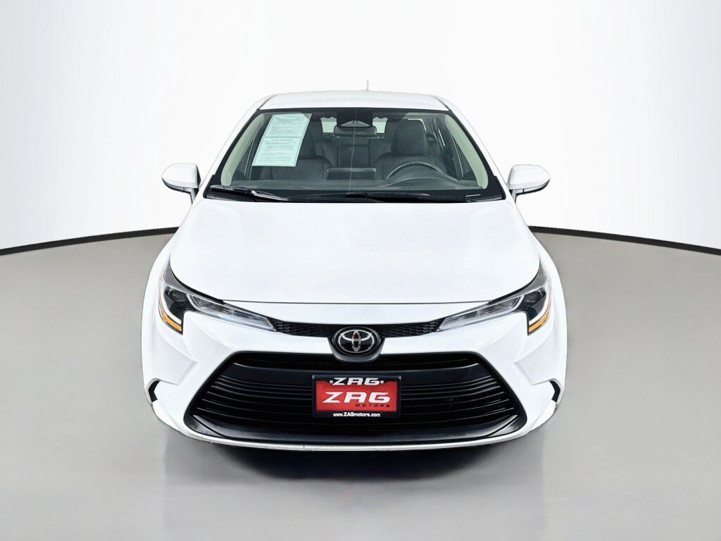 Used 2025 Toyota Corolla LE FWD image 8