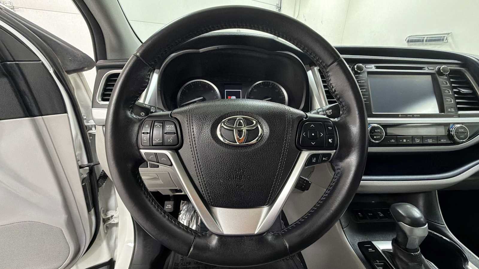 Used 2017 Toyota Highlander XLE image 16