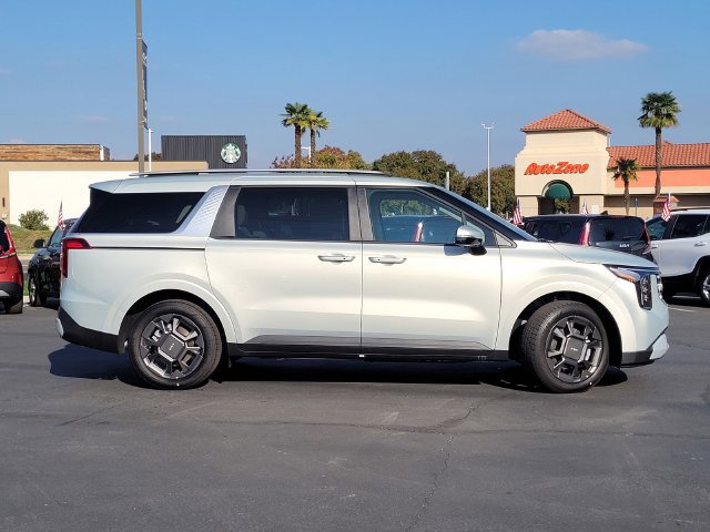 New 2026 Kia Carnival EX FWD image 4