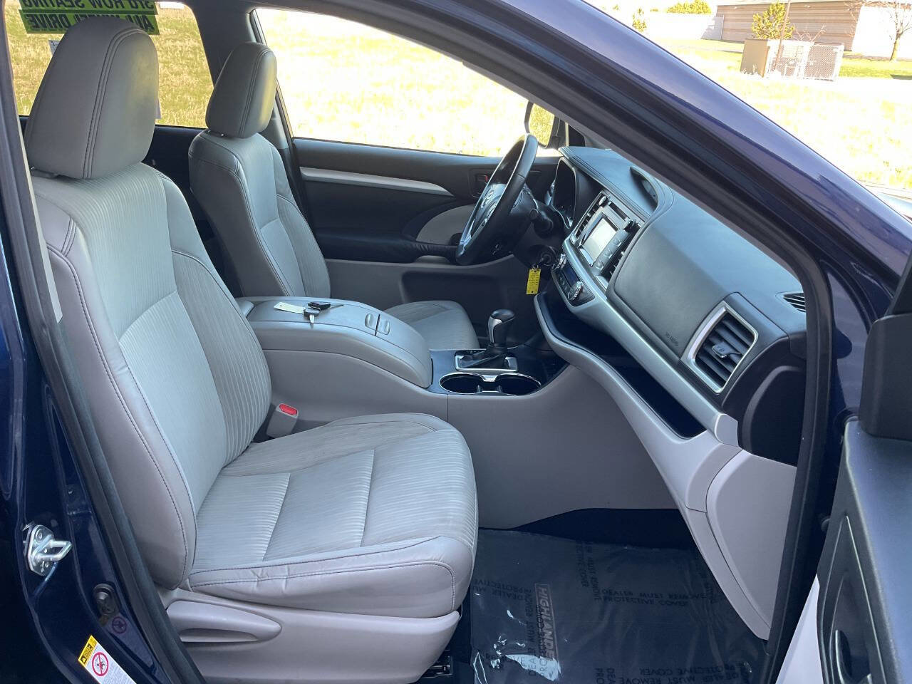 Used 2015 Toyota Highlander Plus AWD/4WD image 41