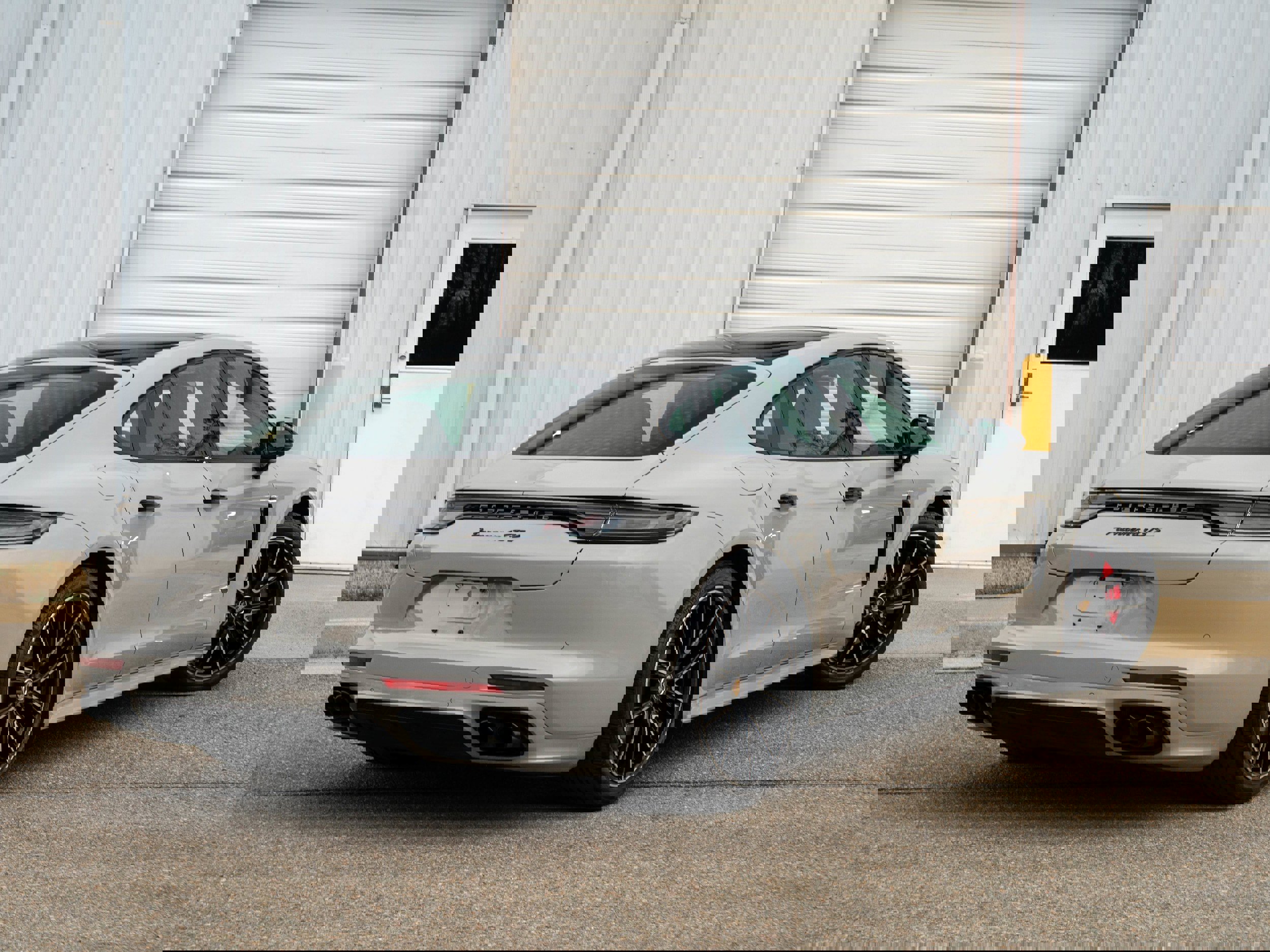 Used 2022 Porsche Panamera GTS w/ Premium Package image 7