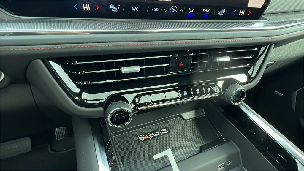 New 2025 Chevrolet Suburban RST w/ Advanced Technology Package image 29