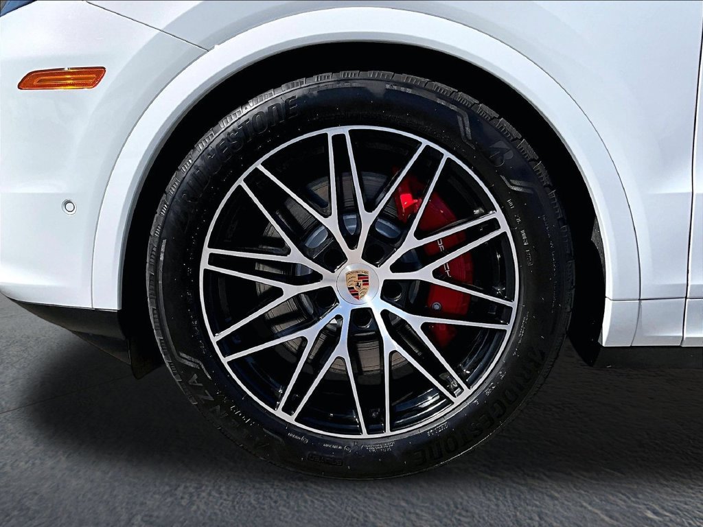 Certified 2025 Porsche Cayenne S AWD/4WD image 11