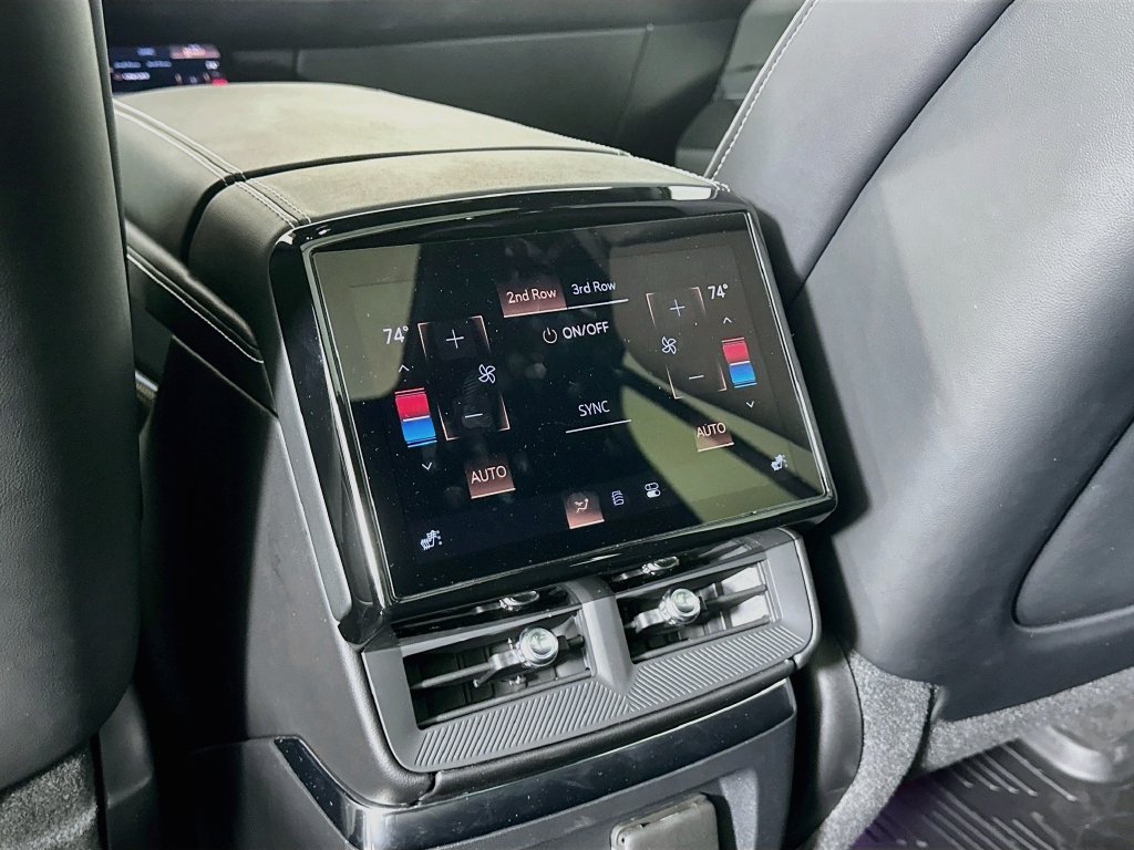 New 2027 Cadillac Vistiq Sport w/ LPO, Floor Liner Package AWD/4WD image 33