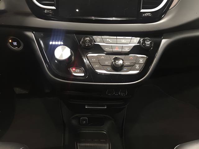 Used 2025 Chrysler Pacifica Select FWD image 34