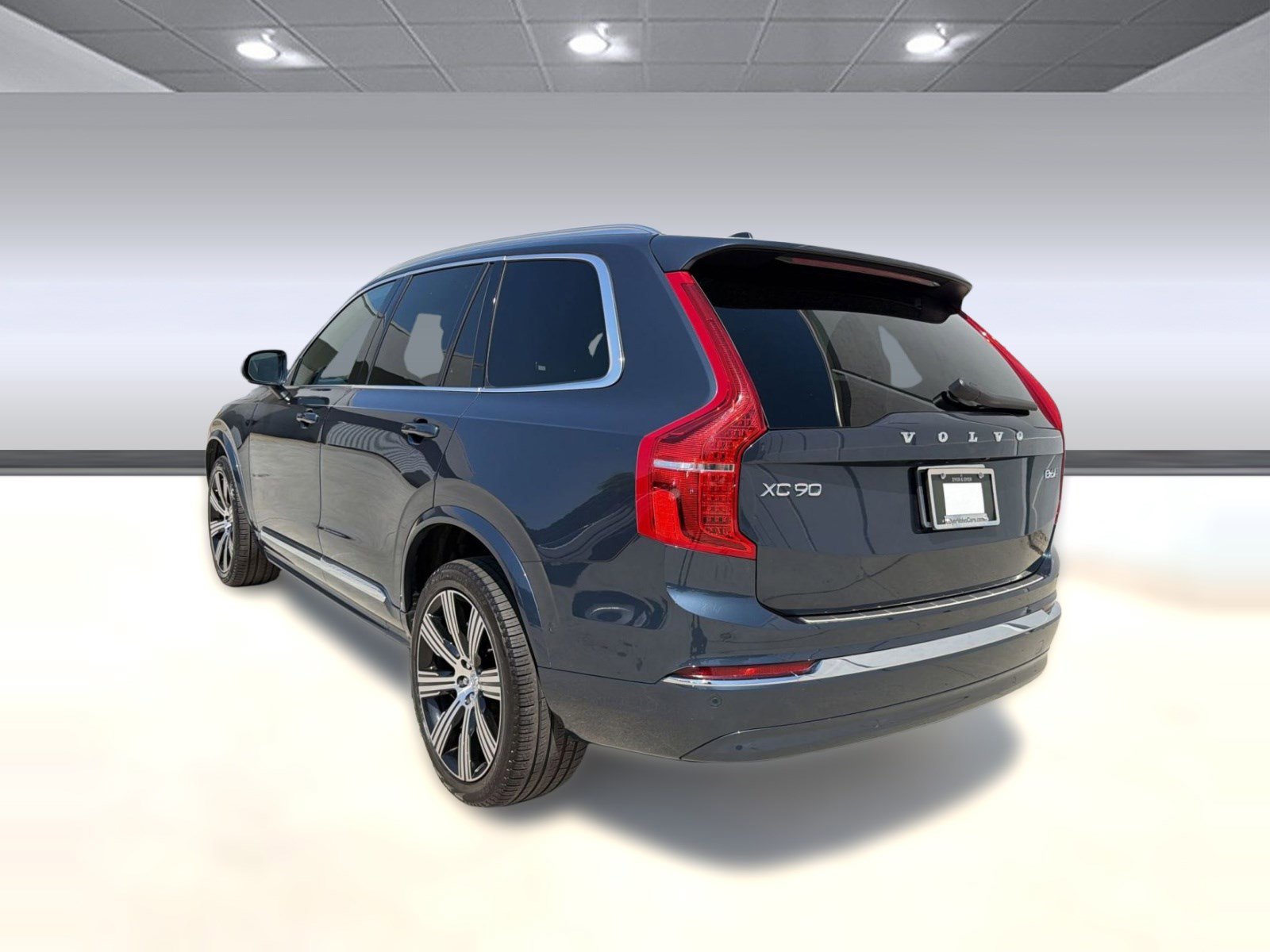 Used 2024 Volvo XC90 B6 Plus w/ Protection Package Premier AWD/4WD image 3