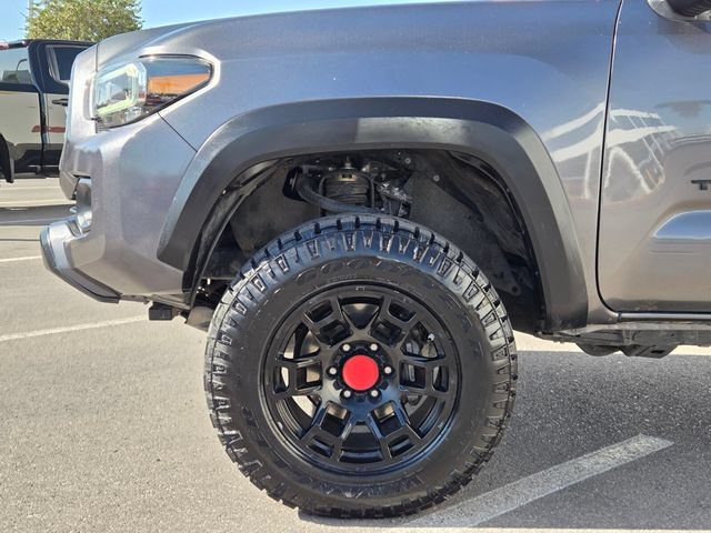 Used 2020 Toyota Tacoma TRD Off-Road w/ TRD Premium Off Road Package AWD/4WD image 9