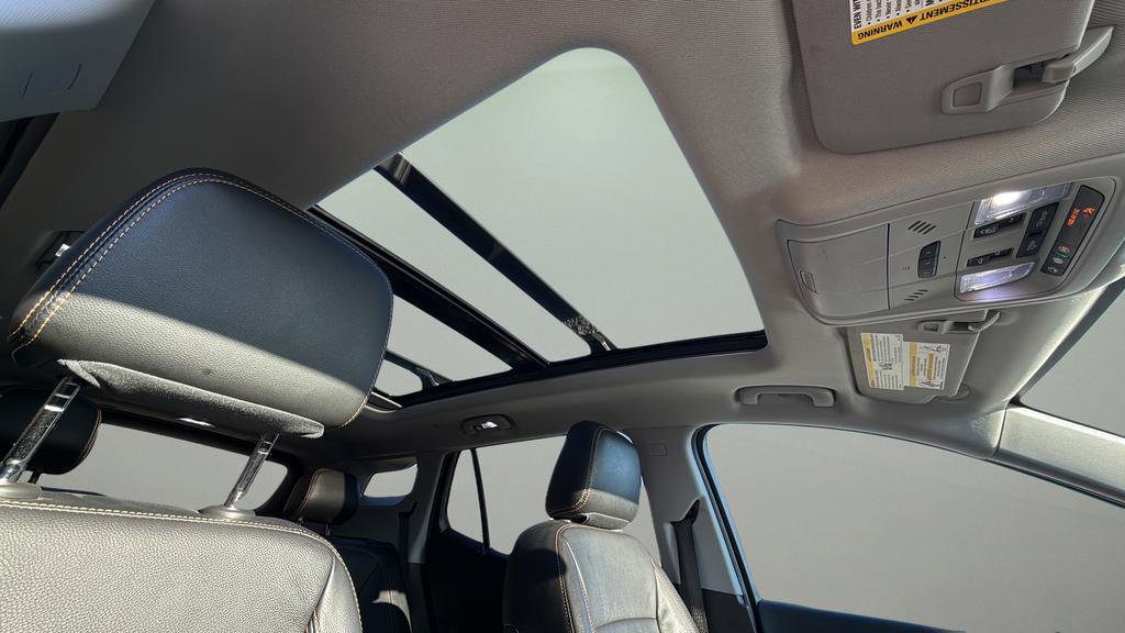 Used 2021 GMC Terrain SLT w/ Elevation Edition image 15