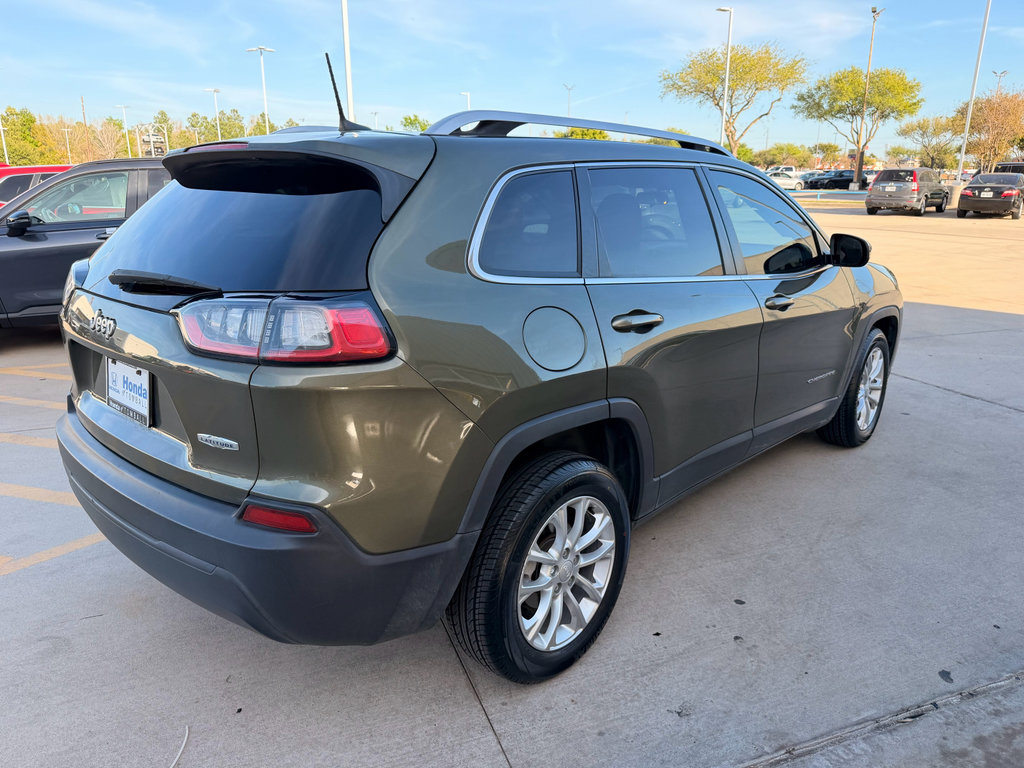Used 2019 Jeep Cherokee Latitude w/ Popular Appearance Group image 8
