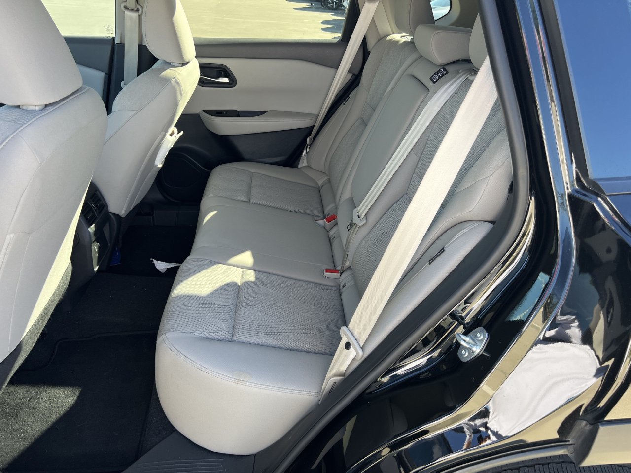 Used 2024 Nissan Rogue SV FWD image 9