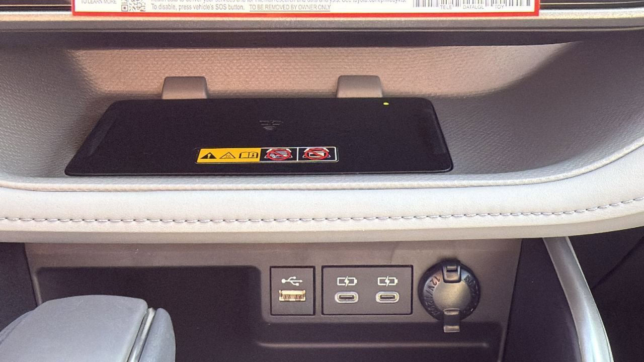 New 2025 Toyota Highlander XLE image 25