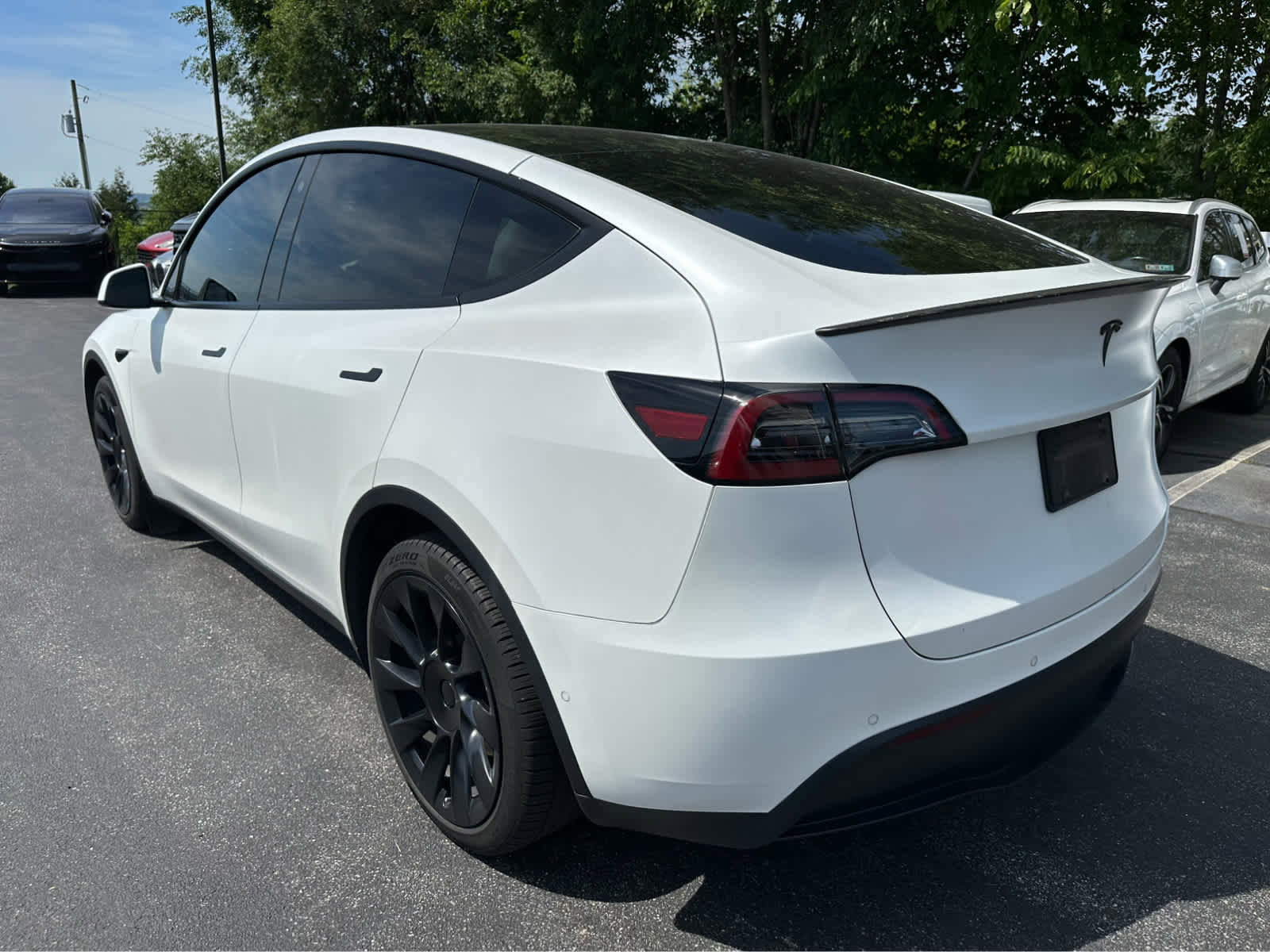 Used 2022 Tesla Model Y Long Range AWD/4WD image 3