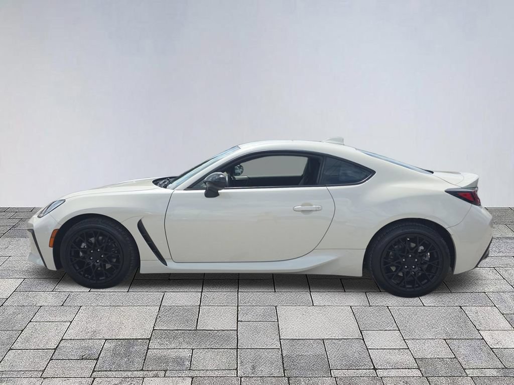 Used 2023 Toyota GR86 RWD image 4